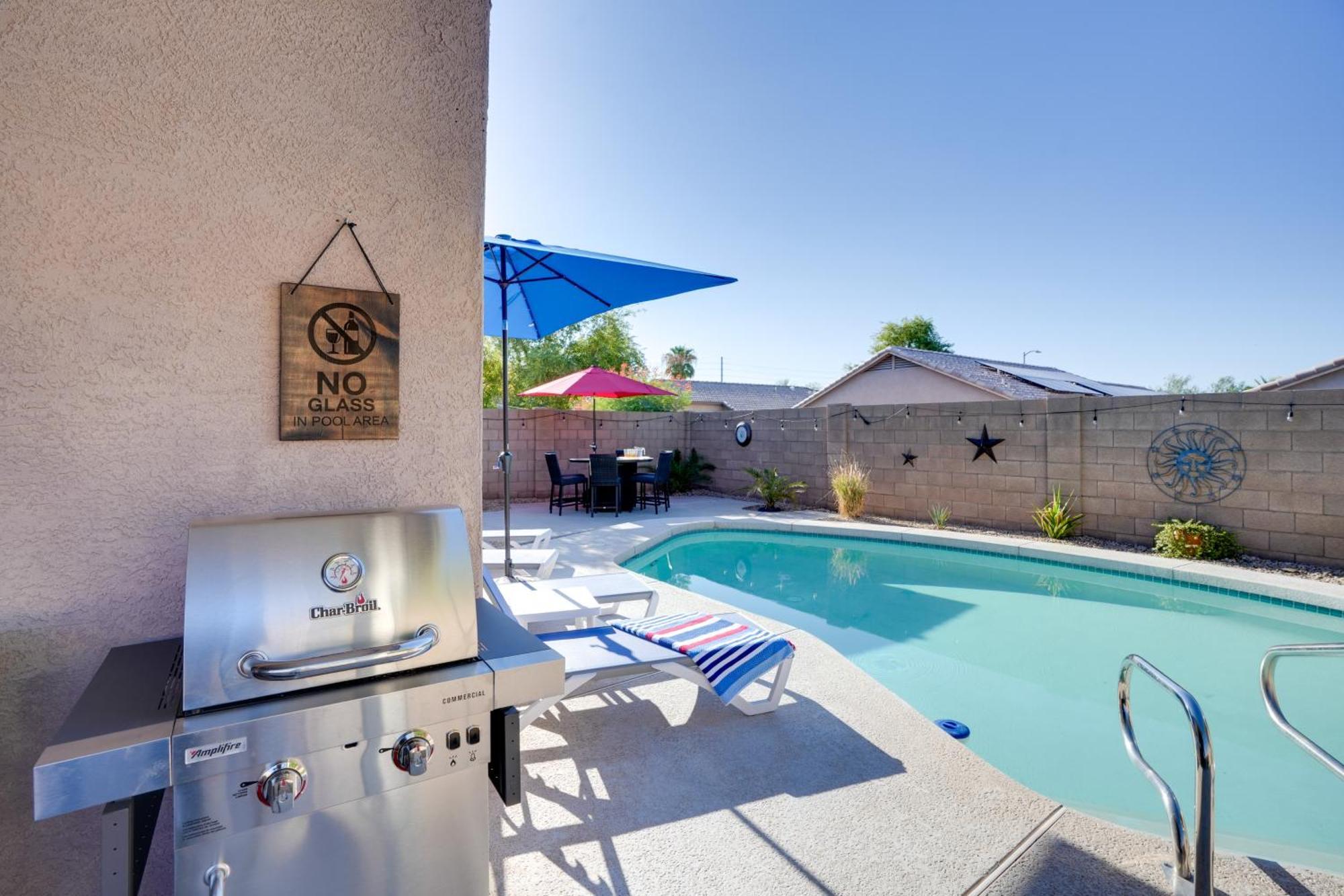 Sunny Surprise Getaway With Private Yard And Pool Villa Exterior foto