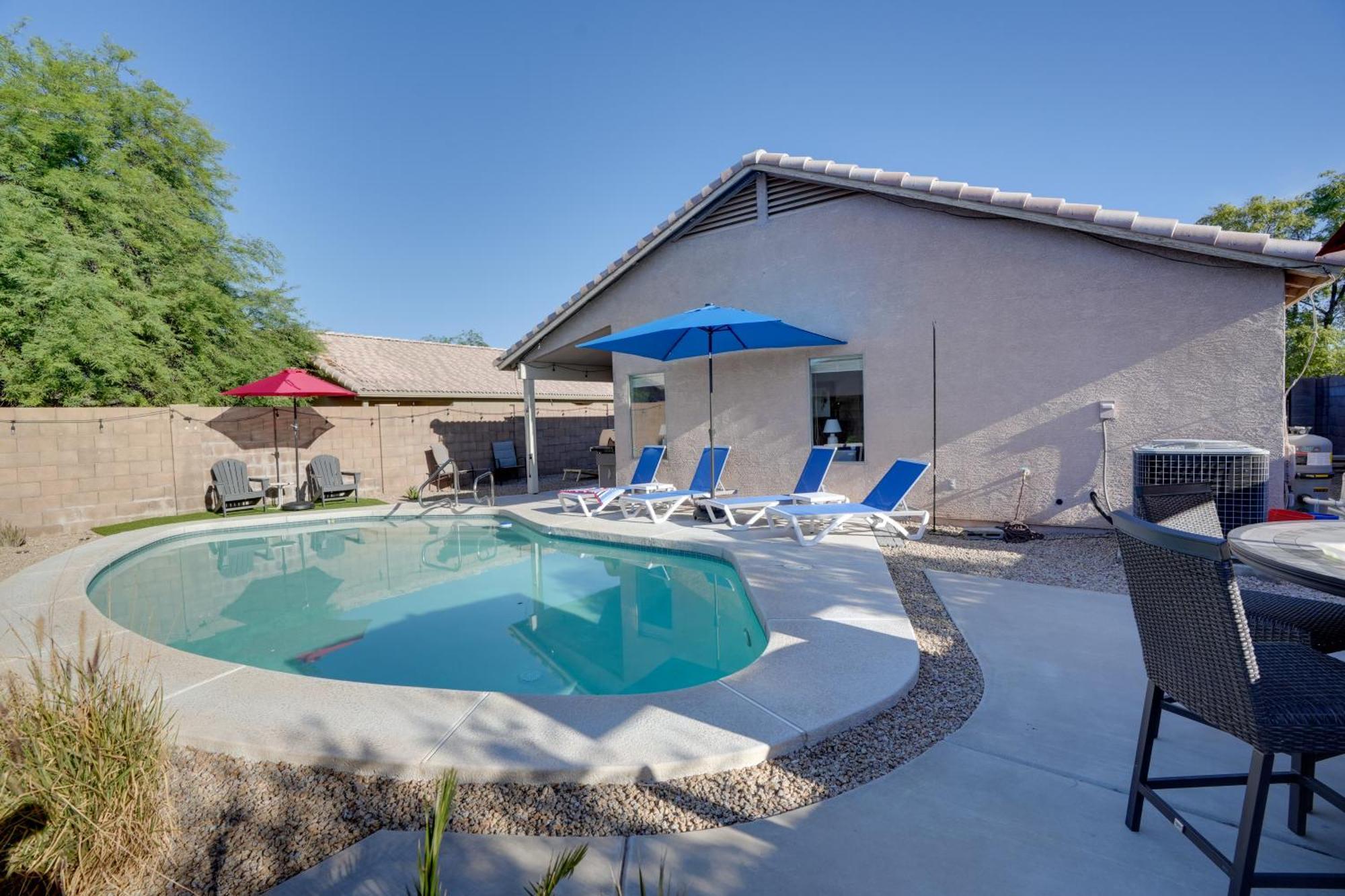 Sunny Surprise Getaway With Private Yard And Pool Villa Exterior foto