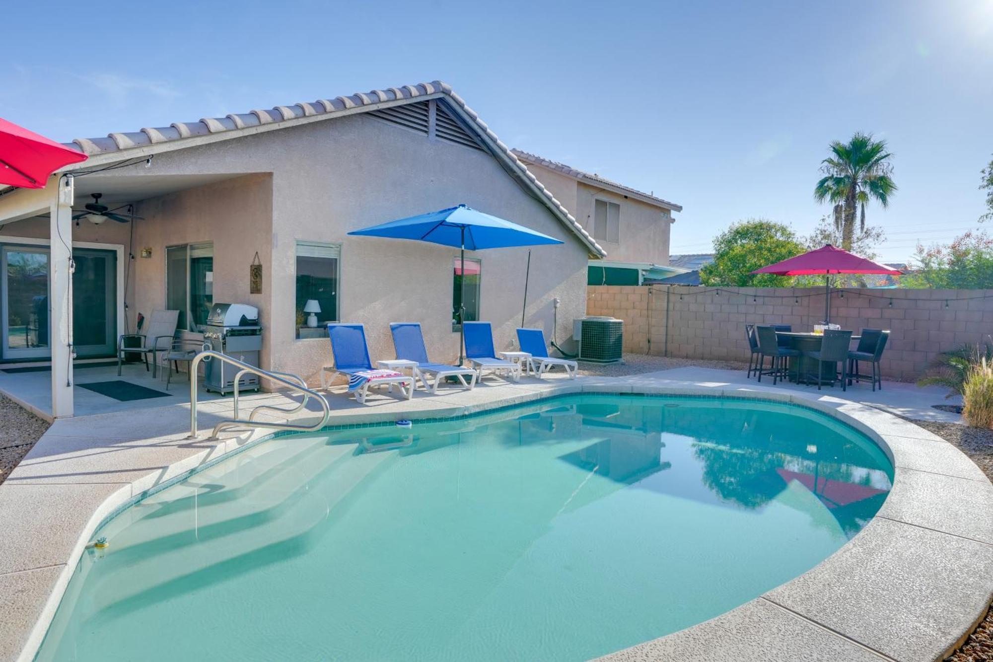 Sunny Surprise Getaway With Private Yard And Pool Villa Exterior foto