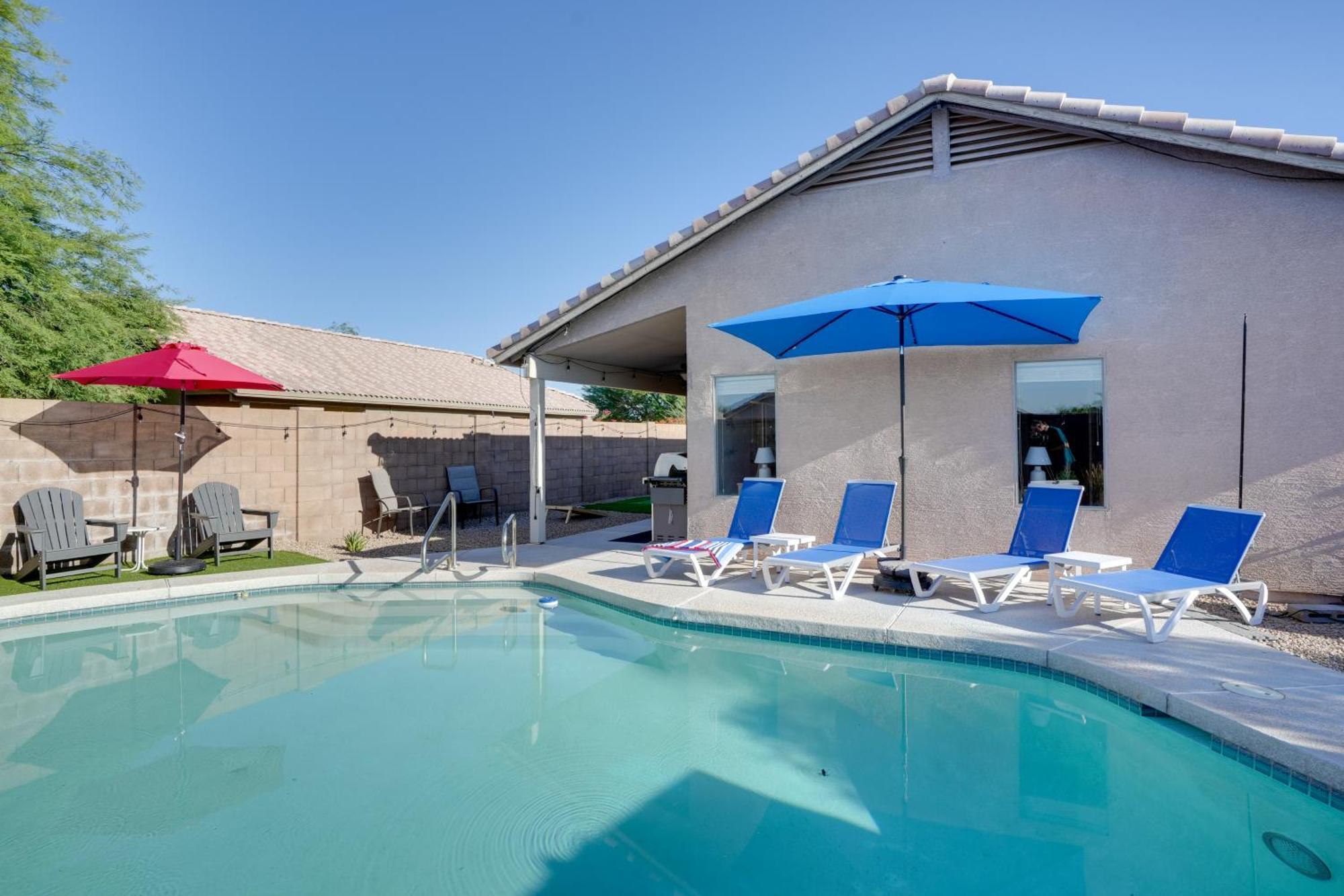 Sunny Surprise Getaway With Private Yard And Pool Villa Exterior foto